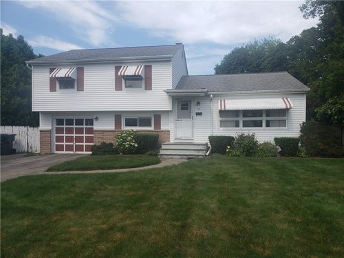 35 Village Cir, Warwick, RI, 02888-1910 | Card Image