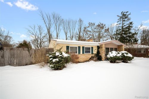 29266 Southgate Drive, Southfield, MI, 48076 | Card Image