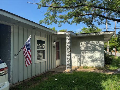 901 W Coffin St, Denison, TX, 75020-7524 | Card Image