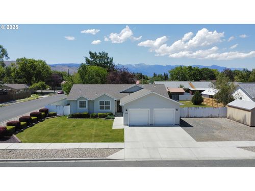 3115 Elm St, Baker City, OR, 97814-2132 | Card Image