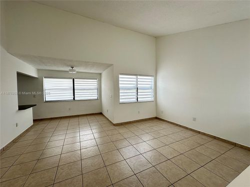apt-204-10300 Nw 9th Street Cir, Miami, FL, 33172-3252 | Card Image