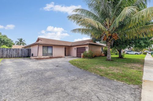 8611 Nw 47th Ct, Lauderhill, FL, 33351-5438 | Card Image
