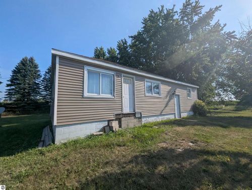 2801 S Adams Road, Sterling, MI, 48659 | Card Image