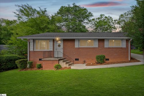 17 Eisenhower Dr, Greenville, SC, 29607-2105 | Card Image