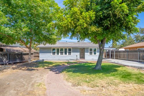 1809 N 11th Ave, Hanford, CA, 93230-2003 | Card Image
