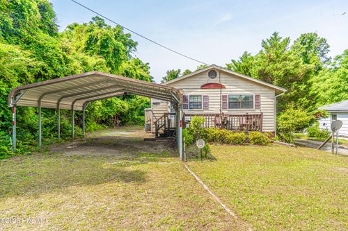 8212 Main St, West End, NC, 27376-8041 | Card Image