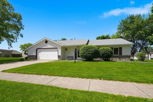 4909 Clovedale Dr, Woodburn, IN, 46797-9709 | Card Image
