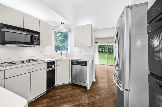 4123 Foxpointe Dr, Condo with 2 bedrooms, 2 bathrooms and null parking in West Bloomfield MI | Image 8