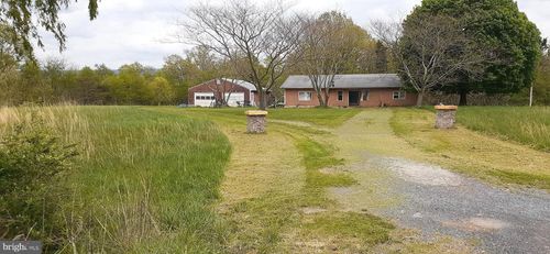18964 Cacapon Rd, GREAT CACAPON, WV, 25422-3052 | Card Image