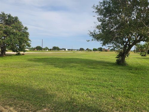1434 Arrowhead Dr, Palacios, TX, 77465 | Card Image