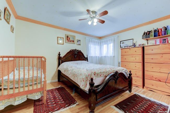 69-33 170 Th St, House other with 5 bedrooms, 3 bathrooms and null parking in Fresh Meadows NY | Image 9