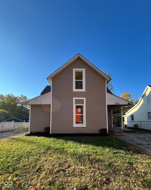 605 Tuttle Ave, Crawfordsville, IN, 47933-3450 | Card Image