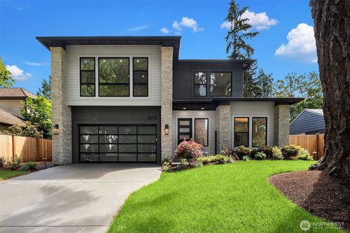 8016 Fairway Dr Ne, Seattle, WA, 98115-5225 | Card Image