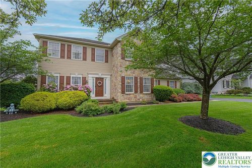 1471 Toursdale Dr, Palmer Twp, PA, 18045-6112 | Card Image