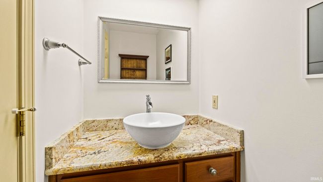8215 Post Oak Ct, House other with 5 bedrooms, 3 bathrooms and null parking in Fort Wayne IN | Image 17
