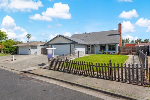 443 Hartwick Ln, Fairfield, CA, 94533-1239 | Card Image