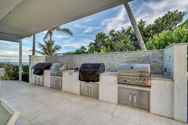 PH10 - 4750 S Ocean Blvd, Condo with 2 bedrooms, 2 bathrooms and null parking in Highland Beach FL | Image 57