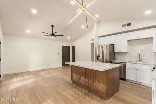 4822 W Northern Ave, Glendale, AZ, 85301-1589 | Card Image