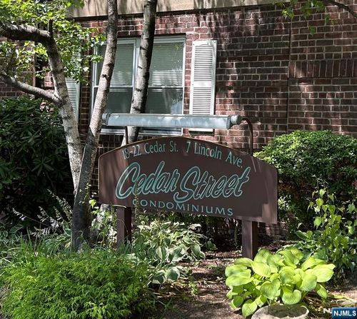 22 Cedar St, Ridgefield Park, NJ, 07660-1655 | Card Image