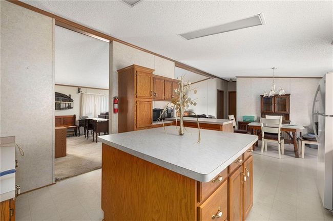 Large Kitchen with Island | Image 10