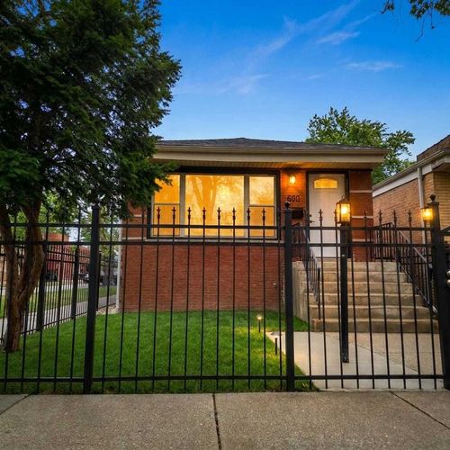 600 N Monticello Ave, Chicago, IL, 60624-1260 | Card Image