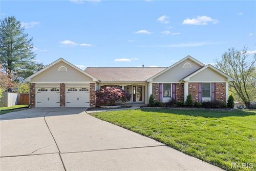 4 Scarsdale Manor Ct, Saint Charles, MO, 63303-3158 | Card Image