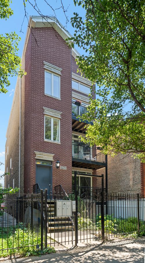 3-1947 W Erie St, Chicago, IL, 60622-5522 | Card Image