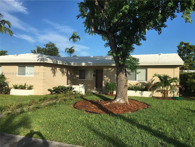 0 - 5031 Ponce De Leon Blvd, Townhouse with 2 bedrooms, 1 bathrooms and null parking in Coral Gables FL | Image 1