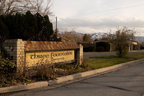 323 Peach Ln, Bountiful, UT, 84010-5055 | Card Image