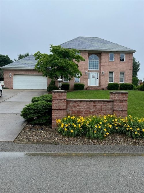 124 Turkmar Dr, Aliquippa, PA, 15001-1400 | Card Image