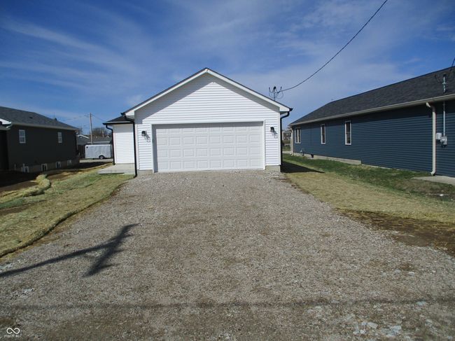 garage with driveway | Image 23