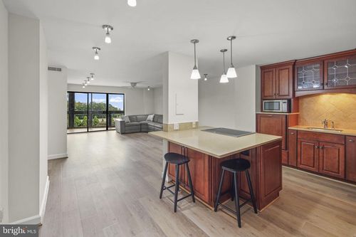 unit-302-8340 Greensboro Dr, MCLEAN, VA, 22102-3505 | Card Image