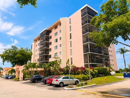 308-20840 San Simeon Way, Miami, FL, 33179-1835 | Card Image