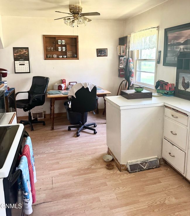 10185 99 Th St Se, House other with 5 bedrooms, 3 bathrooms and null parking in Oakes ND | Image 19