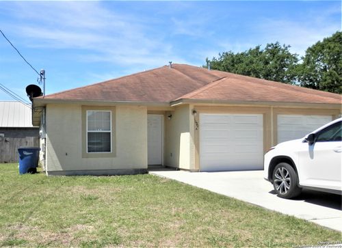 1030 Helen Dr, New Braunfels, TX, 78130-3492 | Card Image