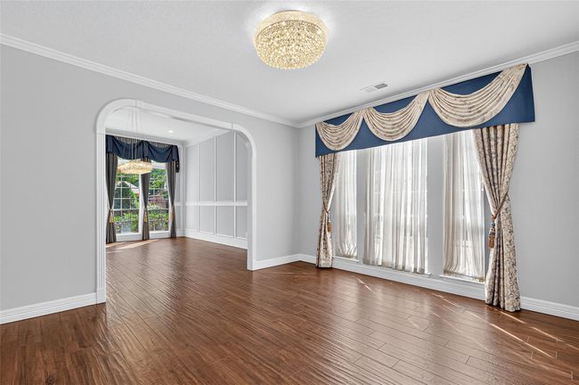 Formal Living/Den | Image 8