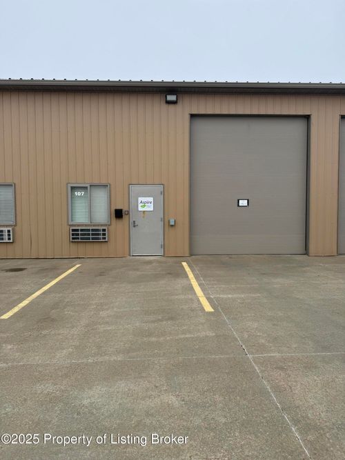 193 24th St E, Dickinson, ND, 58601-6579 | Card Image