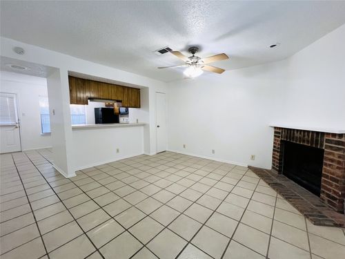a5-929 W Hickory St, Denton, TX, 76201-9101 | Card Image