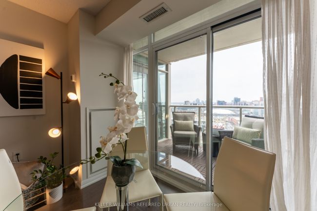 1813 - 125 Western Battery Rd, Condo with 2 bedrooms, 2 bathrooms and 1 parking in Toronto ON | Image 12