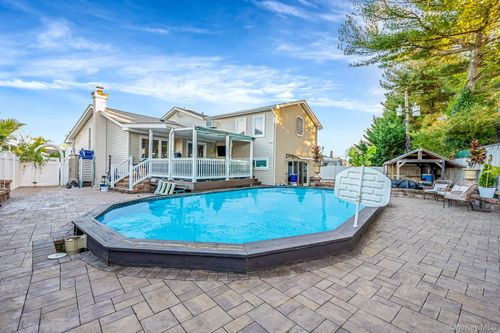 287 Clearmeadow Dr, East Meadow, NY, 11554-1211 | Card Image