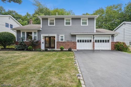 22 Condit Ct, Roseland, NJ, 07068-1313 | Card Image