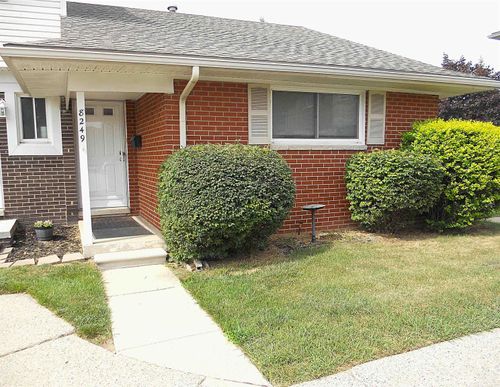 8249 Dartmouth Dr, Warren, MI, 48093-2814 | Card Image