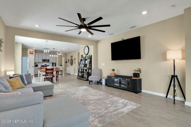 3922 Cloverdale Ct, House other with 3 bedrooms, 2 bathrooms and null parking in MIDDLEBURG FL | Image 18