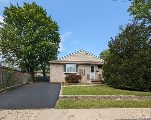 19 7th St, Bayville, NY, 11709-2430 | Card Image