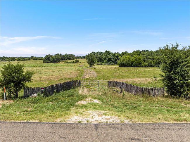 View of yard featuring a rural view | Image 9