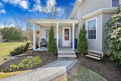 28 Deanville Rd, Attleboro, MA, 02703-1911 | Card Image
