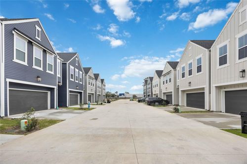 318 Charlock St, Houston, TX, 77022-1401 | Card Image