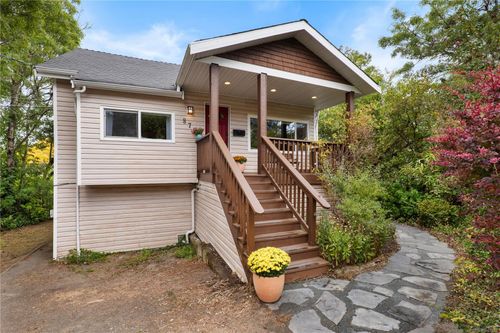 870 Brett Ave, Victoria, BC, V8X2Z6 | Card Image