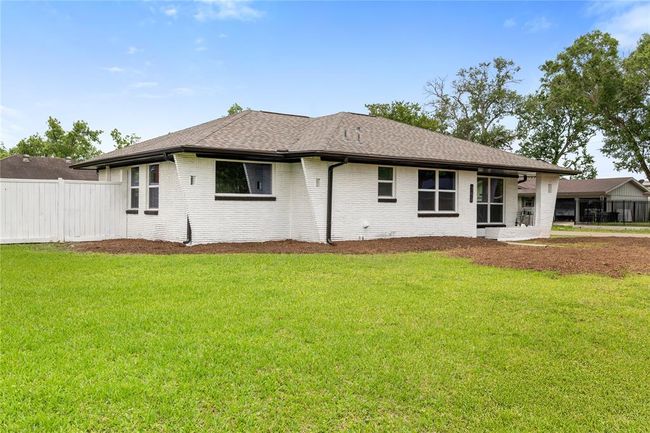 702 Pennington St, House other with 3 bedrooms, 2 bathrooms and 2 parking in Houston TX | Image 32