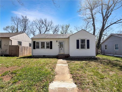 1005 Ne 44th St, Kansas City, MO, 64116-1908 | Card Image